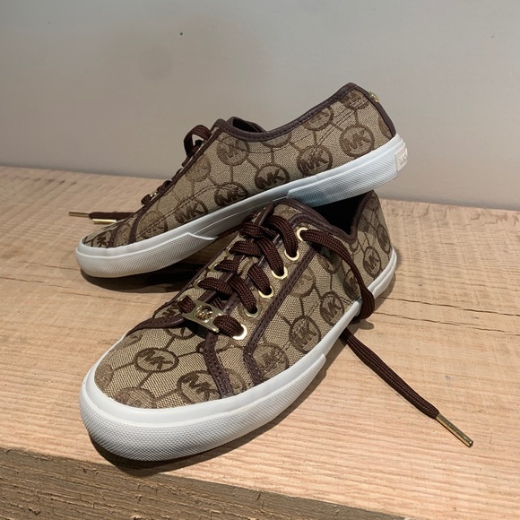 MICHAEL KORS shoes SZ 7  logo signature print lace-up sneakers - Picture 1 of 11